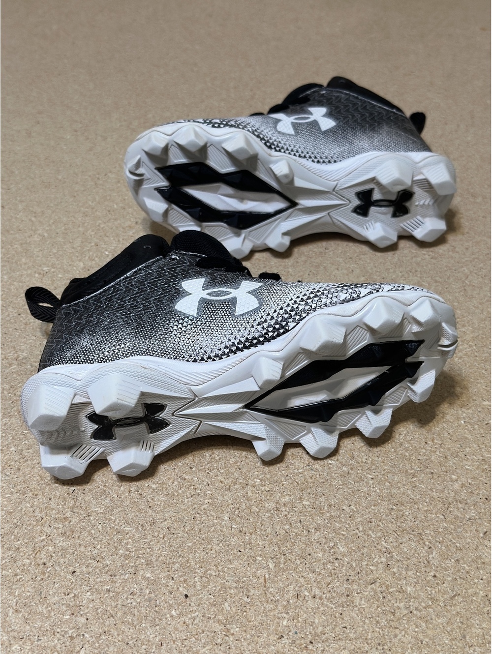 Under Armour Spotlight Franchise 3.0 RM Jr 13K Football Cleats 3026344-001 - Picture 5 of 8